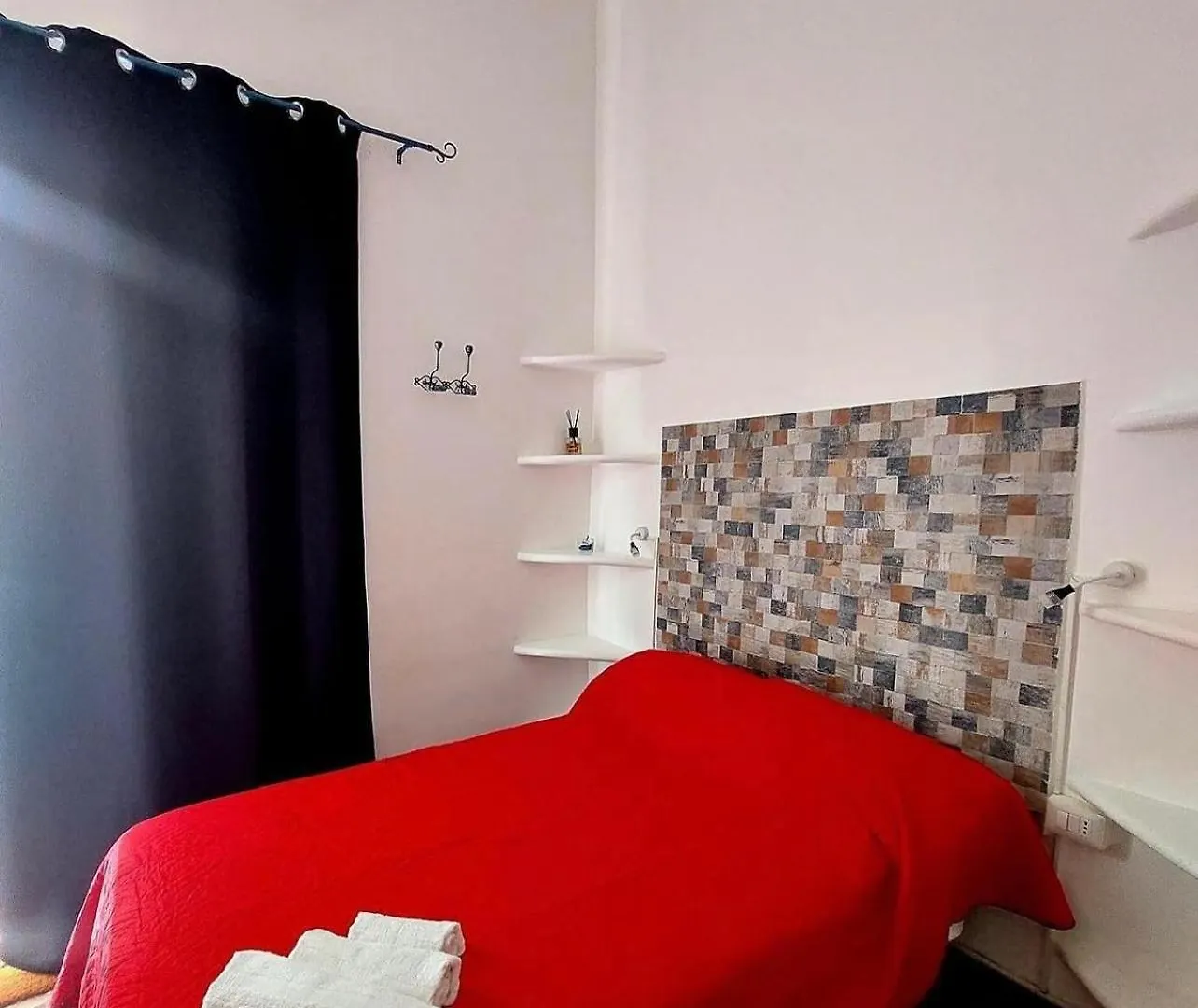 Domus Carbonari Apartment Naples 0*,  Italy